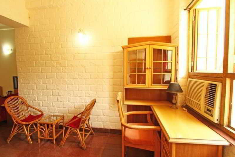The Cottage Мумбаи Экстерьер фото